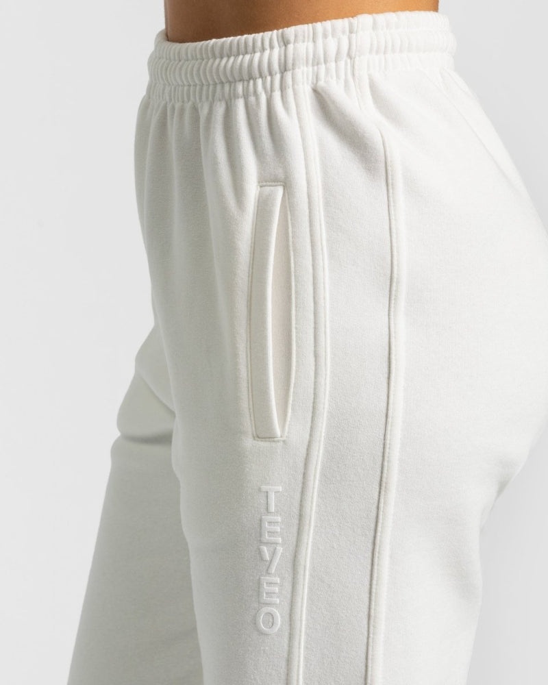 Teveo Sassy Slit Jogger White | SZHW5939